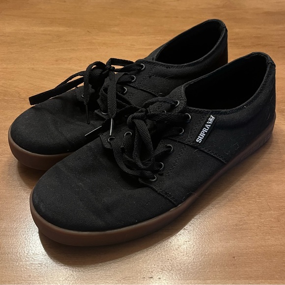 Barely worn canvas shoes by Supra (men’s size-9.5) - Picture 1 of 8